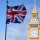 Britische Flagge mit Big Ben im Hintergrund