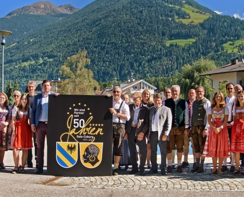 50 Jahre Gais - Coburg - Gruppenbild mit Vertreter*innen aus den Partnerstädten